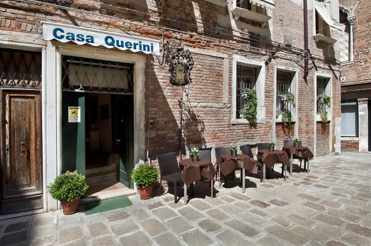 ヴェネツィア ロカンダ カーサ クエリニ Bed & Breakfast 3*,  イタリア