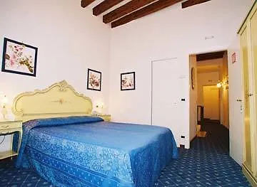 ヴェネツィア ロカンダ カーサ クエリニ Bed & Breakfast 3*,  イタリア